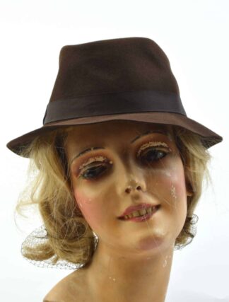 Tes in brown