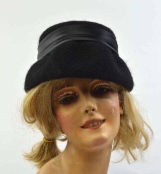 Elin in black